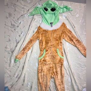 Star Wars Yoda costume/pajamas. Size Small 4-6